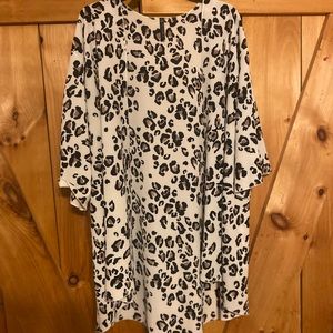 Glitzy Girlz Boutique leopard Kimono